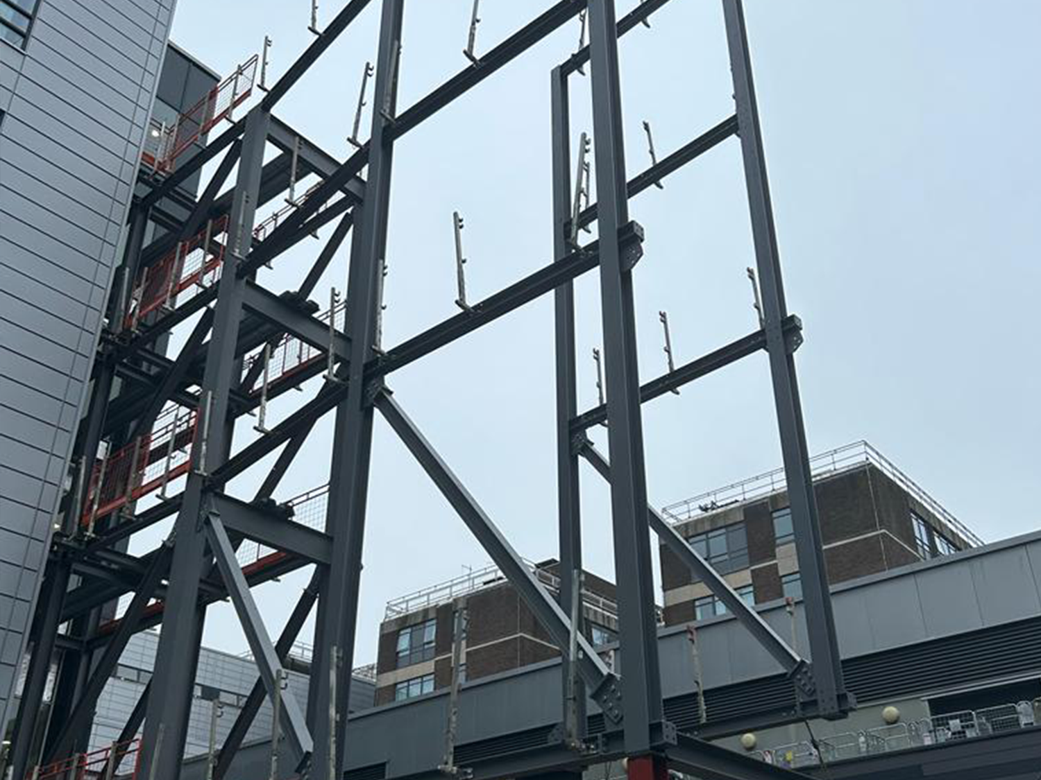queen-alexandra-hospital-portsmouth-walkway-construction-ajn-steelstock-uk-steel-stockholders-4