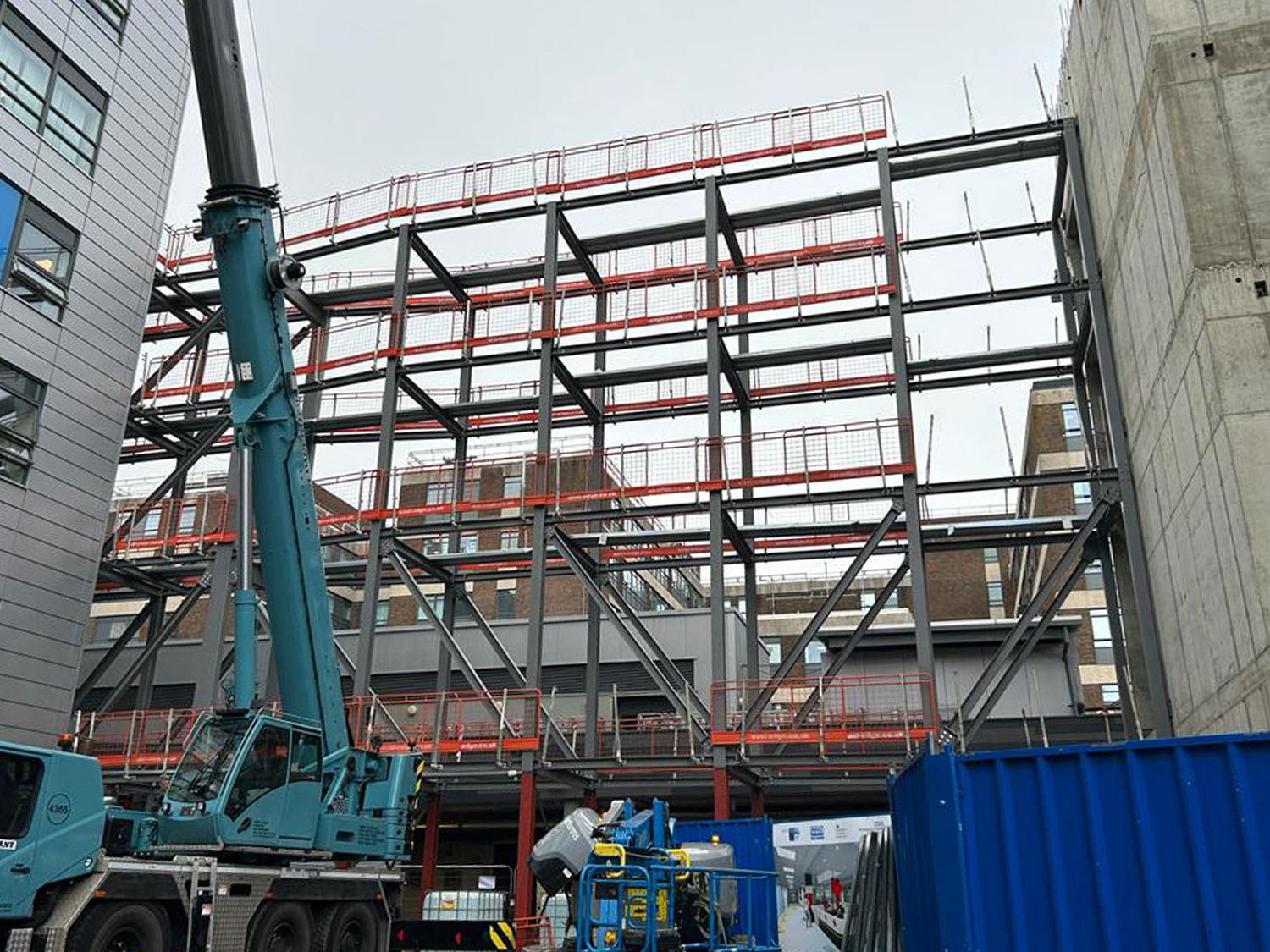 queen-alexandra-hospital-portsmouth-walkway-construction-ajn-steelstock-uk-steel-stockholders-5