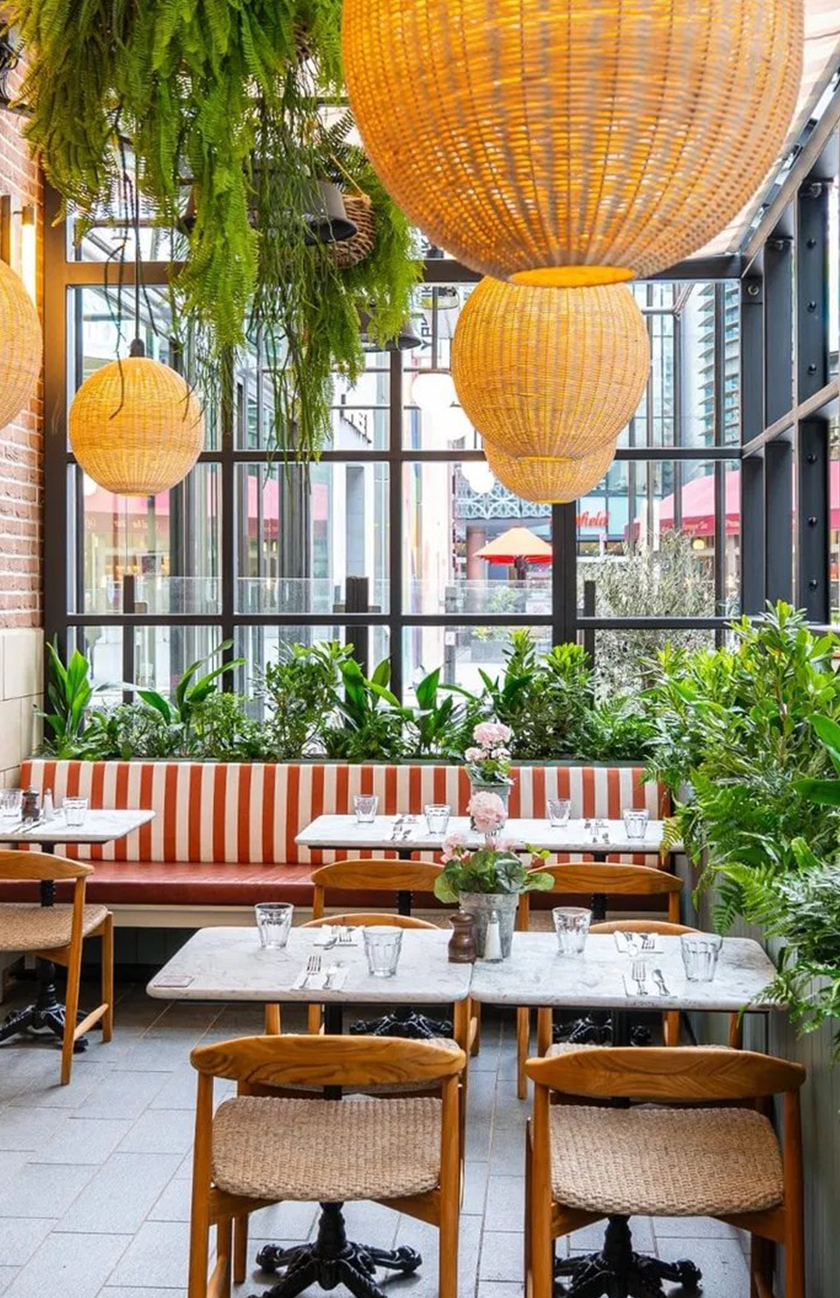 bills-restaurant-ajn-steelstock-construction-westfield-london-planters-two Inside a Bills Resturant showing chairs, tables and the internal steel structure